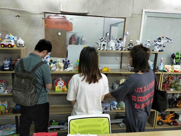 有一款塑料玩具想要找家公司定做，有推薦的嗎？